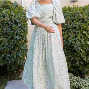 IVY CITY CO. Hazel Midi in Green Floral Smocked
Puff Sleeve Dress Size Small